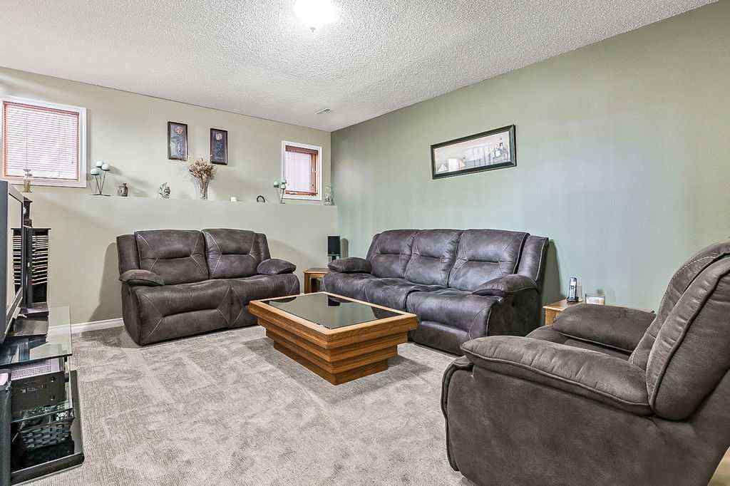 MLS® A2243231 - 141 Shawfield Way SW in Shawnessy Calgary, Residential