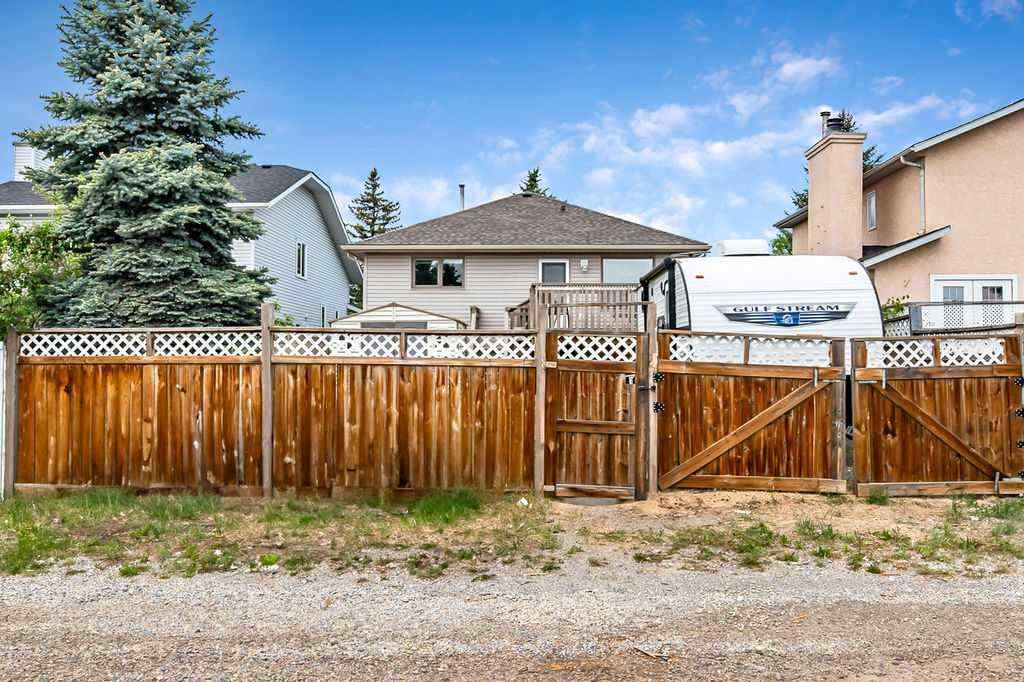 MLS® A2243231 - 141 Shawfield Way SW in Shawnessy Calgary, Residential