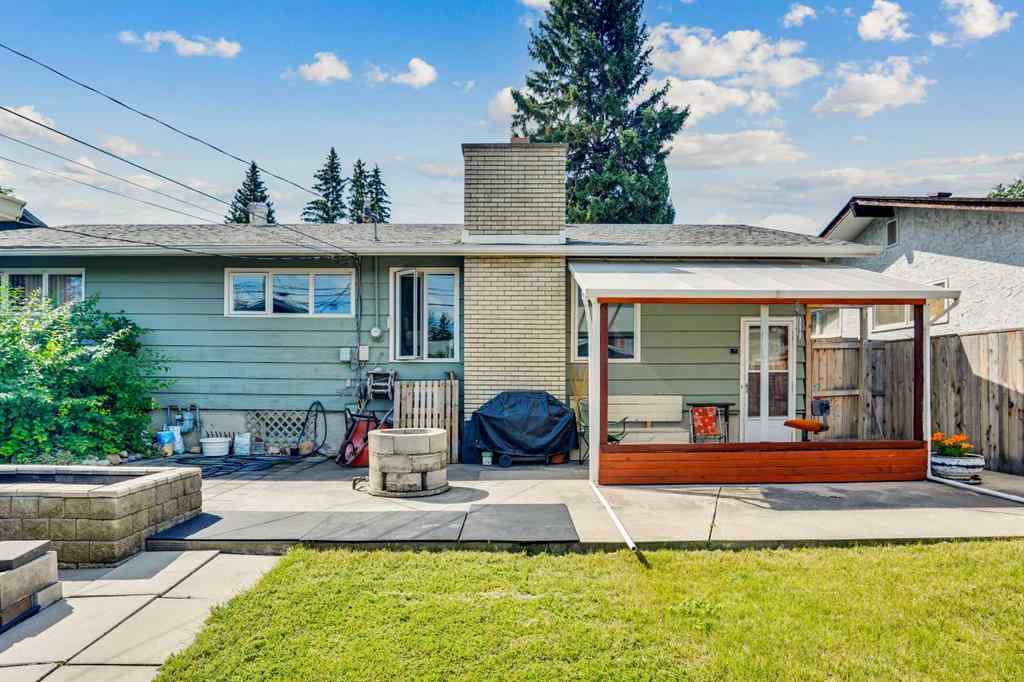 MLS® A2243235 - 1024 Lake Christina Way SE in Lake Bonavista Calgary, Residential