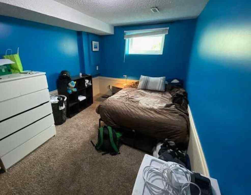 MLS® A2243243 - 121 SUTHERLAND Avenue  in Hillcrest Hinton, Residential