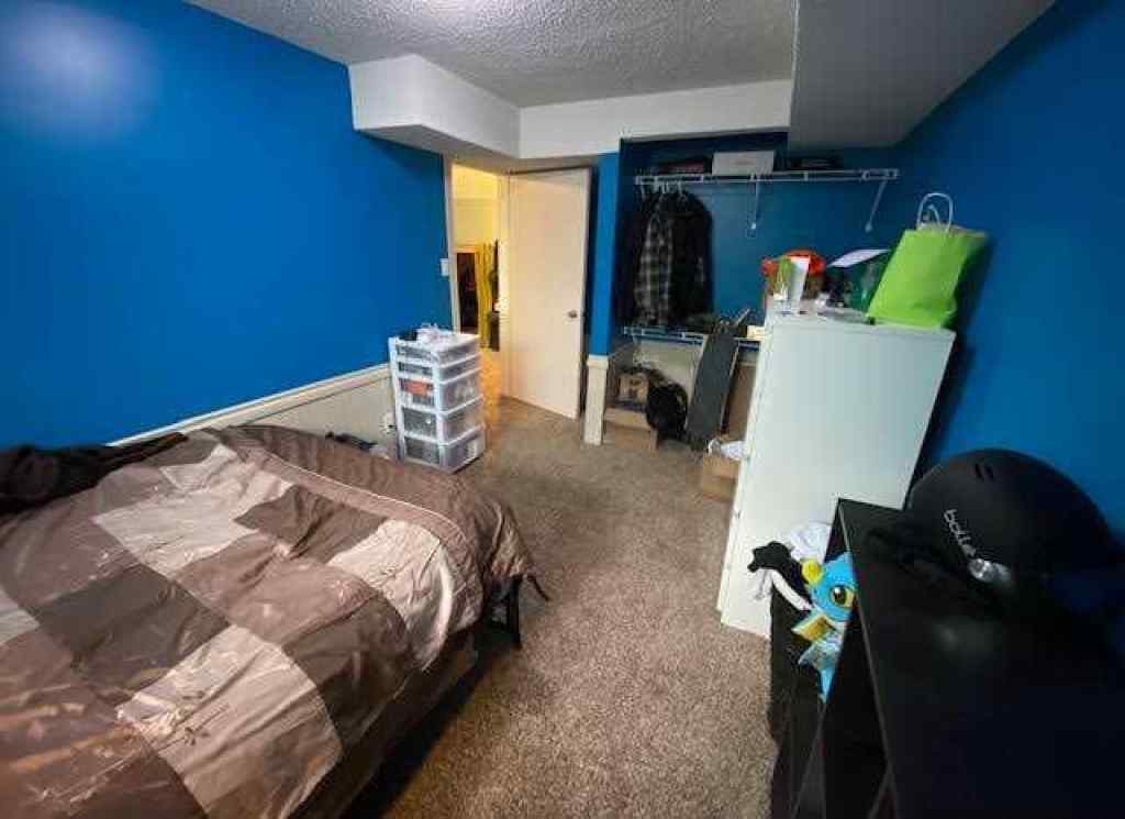 MLS® A2243243 - 121 SUTHERLAND Avenue  in Hillcrest Hinton, Residential