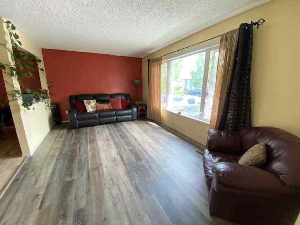 MLS® A2243243 - 121 SUTHERLAND Avenue  in Hillcrest Hinton, Residential