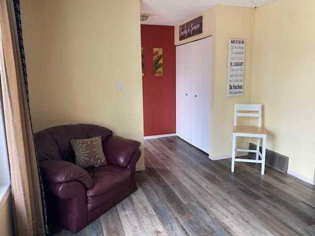 MLS® A2243243 - 121 SUTHERLAND Avenue  in Hillcrest Hinton, Residential