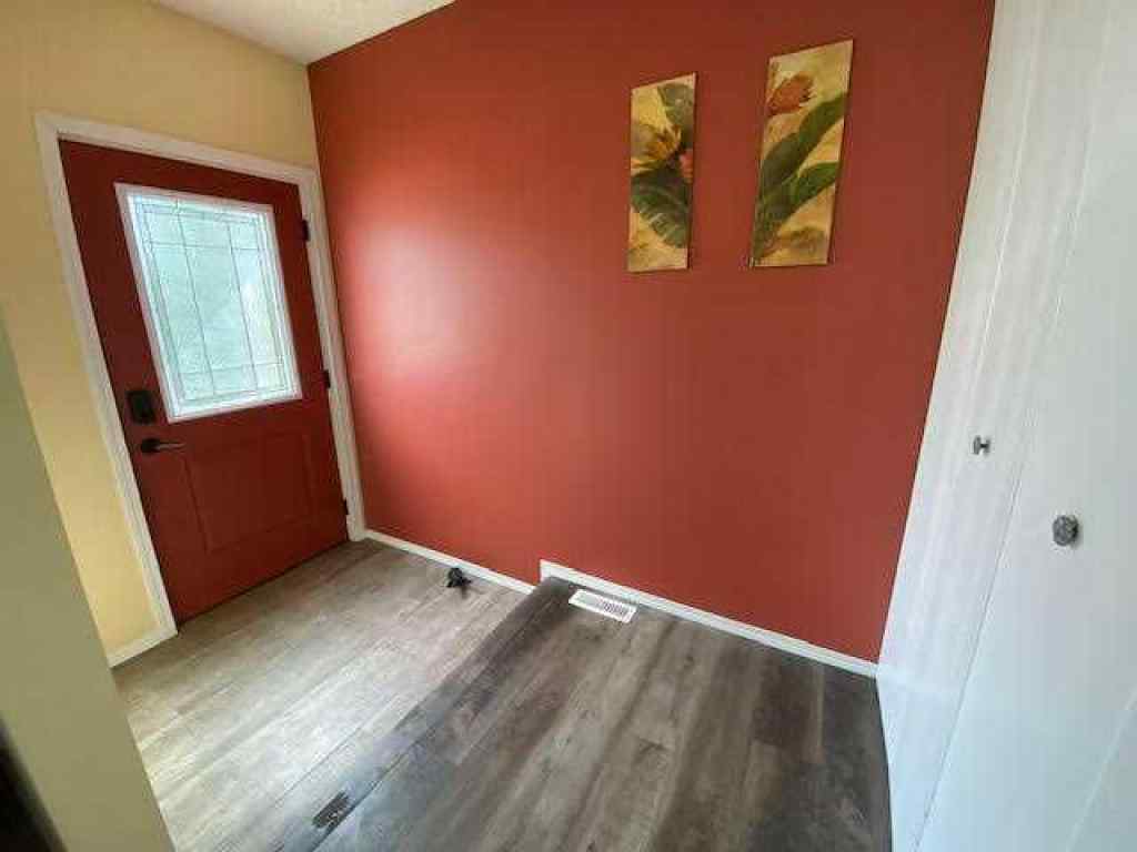 MLS® A2243243 - 121 SUTHERLAND Avenue  in Hillcrest Hinton, Residential