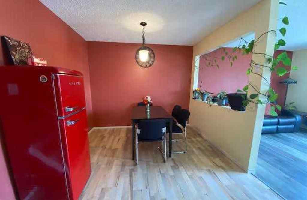 MLS® A2243243 - 121 SUTHERLAND Avenue  in Hillcrest Hinton, Residential