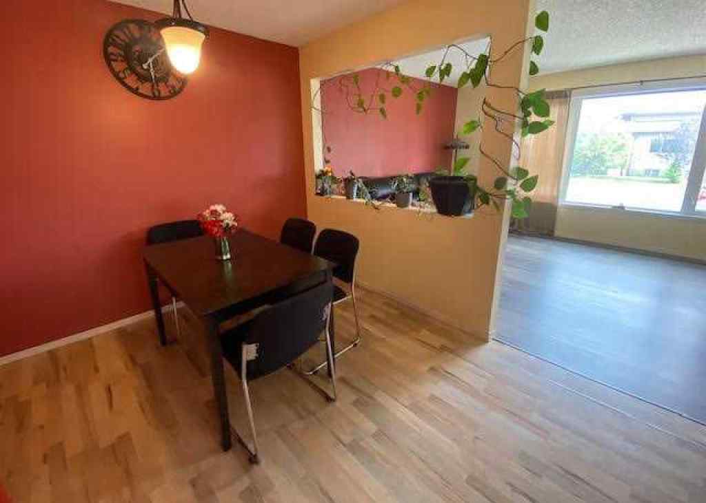 MLS® A2243243 - 121 SUTHERLAND Avenue  in Hillcrest Hinton, Residential