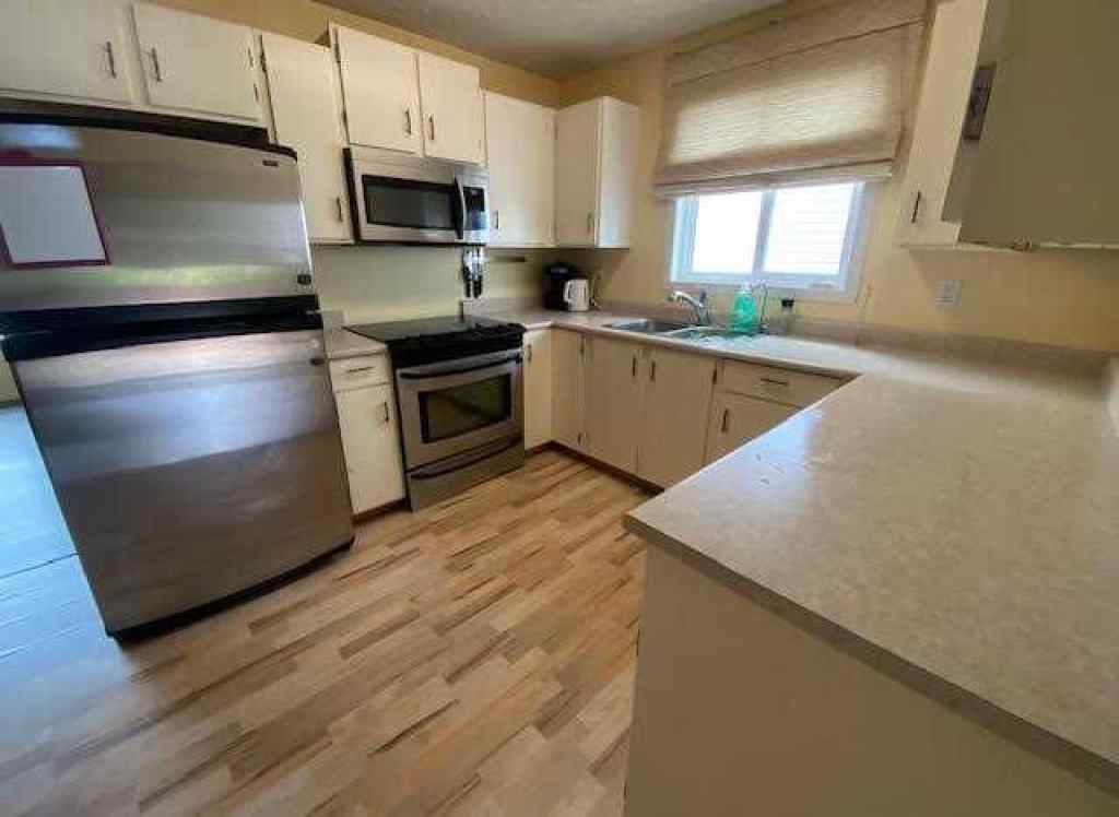 MLS® A2243243 - 121 SUTHERLAND Avenue  in Hillcrest Hinton, Residential