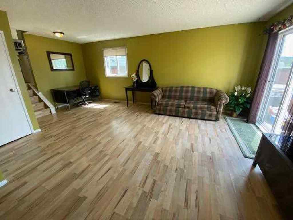 MLS® A2243243 - 121 SUTHERLAND Avenue  in Hillcrest Hinton, Residential