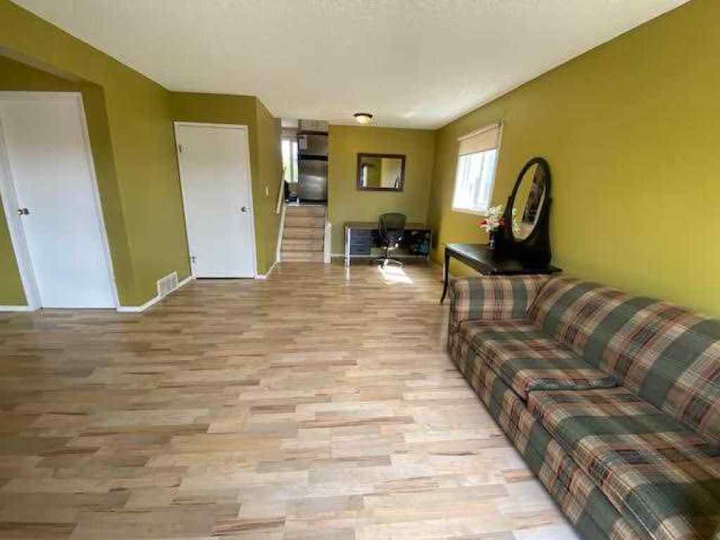 MLS® A2243243 - 121 SUTHERLAND Avenue  in Hillcrest Hinton, Residential