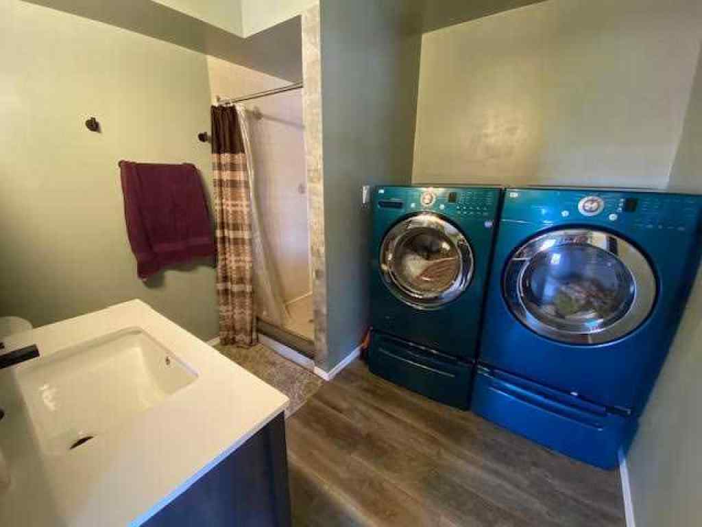 MLS® A2243243 - 121 SUTHERLAND Avenue  in Hillcrest Hinton, Residential