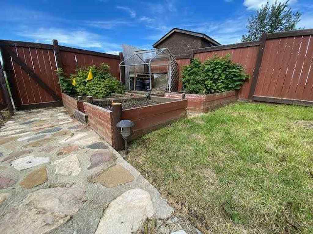 MLS® A2243243 - 121 SUTHERLAND Avenue  in Hillcrest Hinton, Residential
