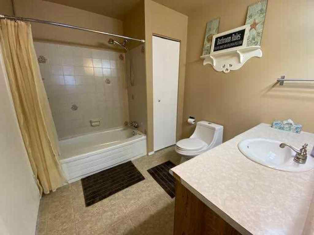 MLS® A2243243 - 121 SUTHERLAND Avenue  in Hillcrest Hinton, Residential
