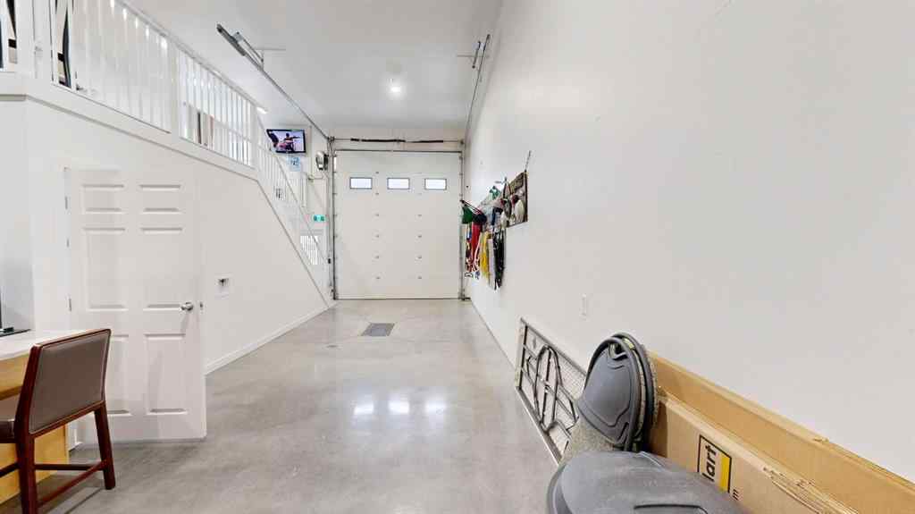 MLS® A2243297 - Unit #5 3954 30 Street N in Sherring Industrial Park Lethbridge, Commercial