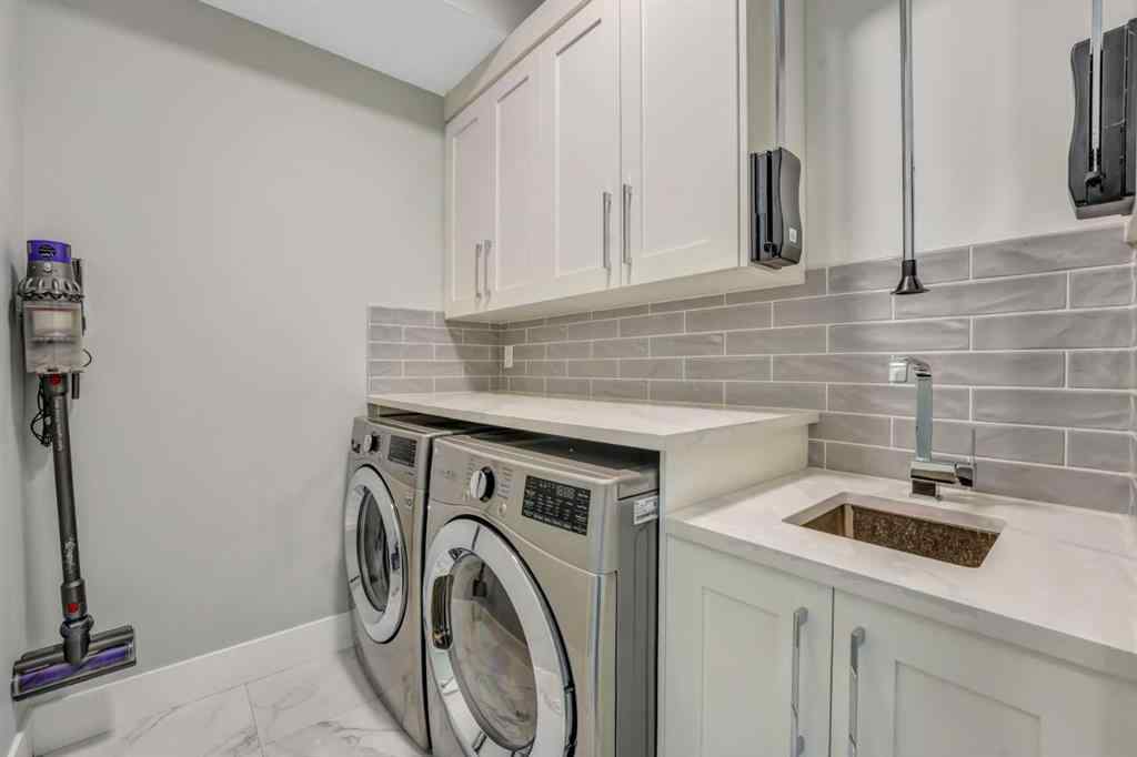 MLS® A2243305 - 420 14 Avenue NE in Renfrew Calgary, Residential