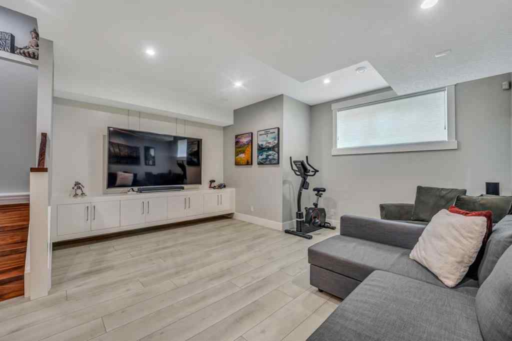 MLS® A2243305 - 420 14 Avenue NE in Renfrew Calgary, Residential