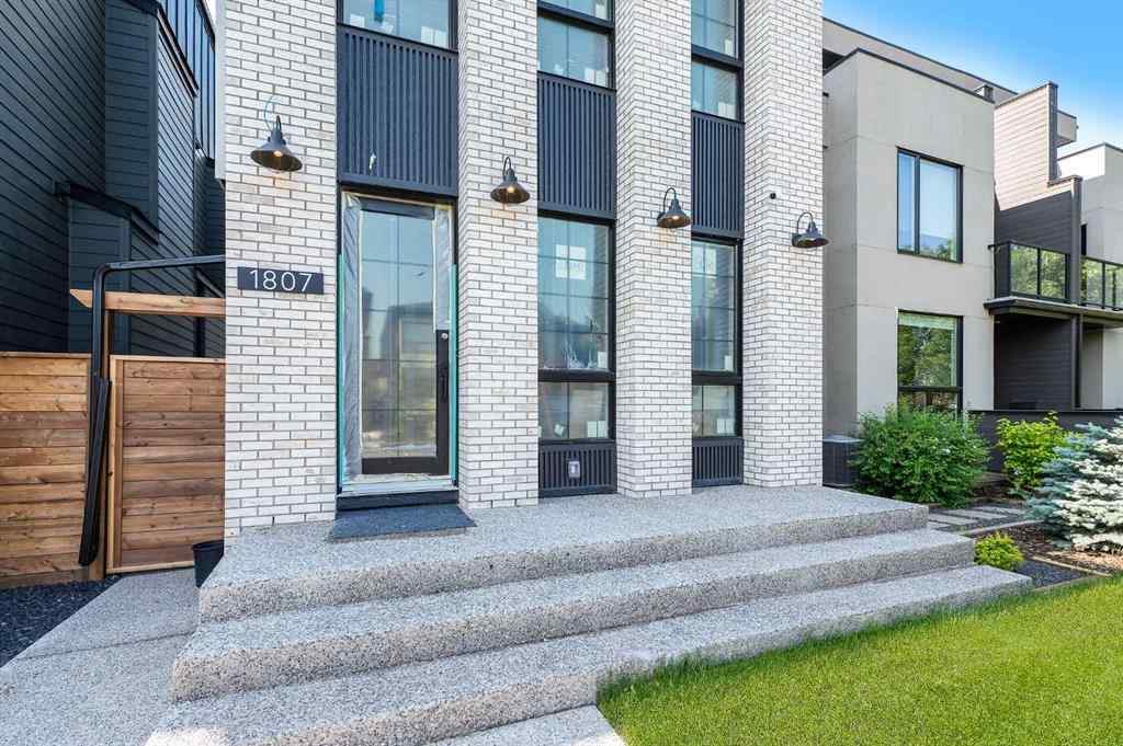 MLS® A2243310 - 1807 Broadview Road NW in Hillhurst Calgary, Residential