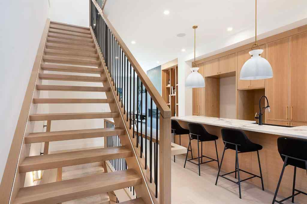 MLS® A2243310 - 1807 Broadview Road NW in Hillhurst Calgary, Residential