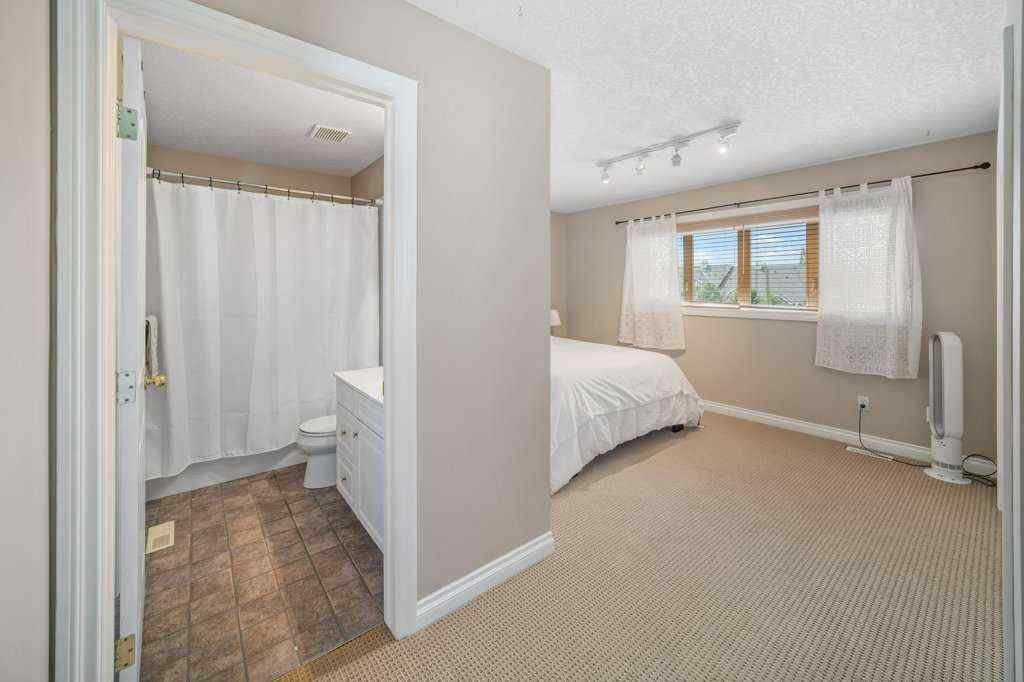 MLS® A2243333 - 1901 33 Avenue SW in South Calgary Calgary, Residential