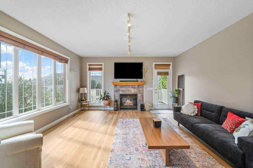MLS® A2243333 - 1901 33 Avenue SW in South Calgary Calgary, Residential