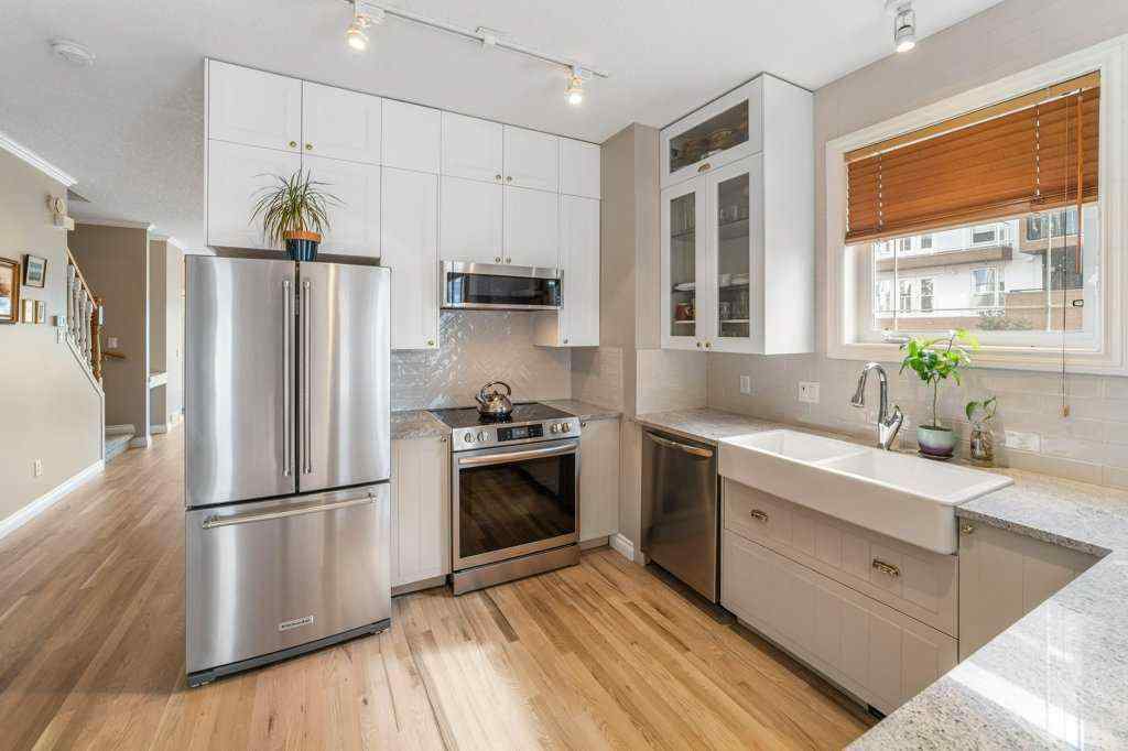 MLS® A2243333 - 1901 33 Avenue SW in South Calgary Calgary, Residential