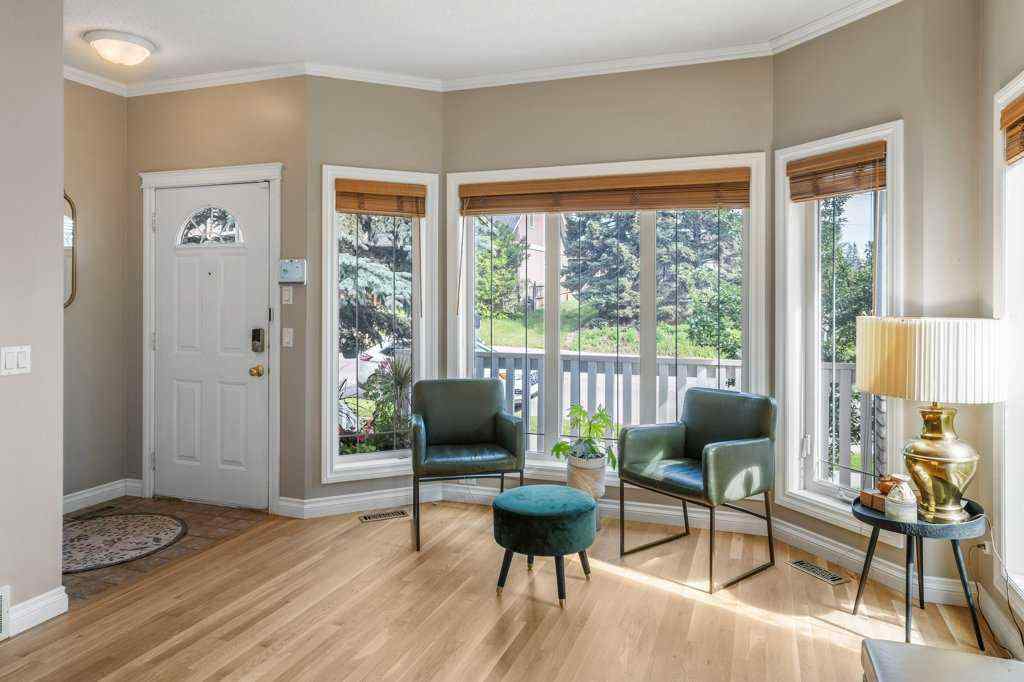 MLS® A2243333 - 1901 33 Avenue SW in South Calgary Calgary, Residential