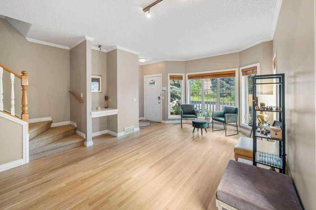 MLS® A2243333 - 1901 33 Avenue SW in South Calgary Calgary, Residential