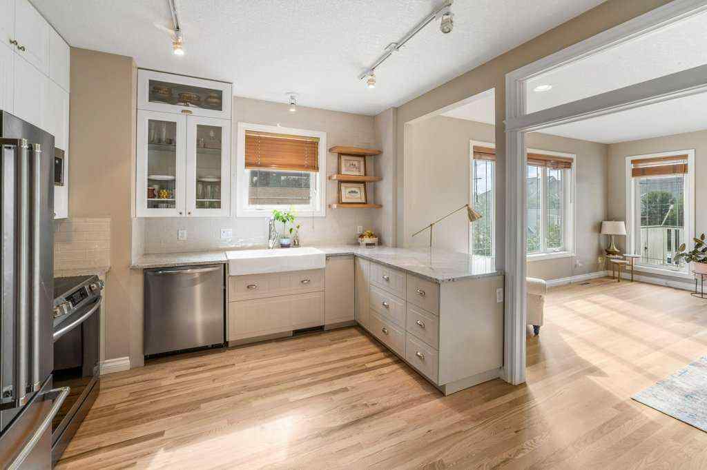 MLS® A2243333 - 1901 33 Avenue SW in South Calgary Calgary, Residential