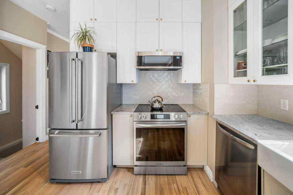 MLS® A2243333 - 1901 33 Avenue SW in South Calgary Calgary, Residential