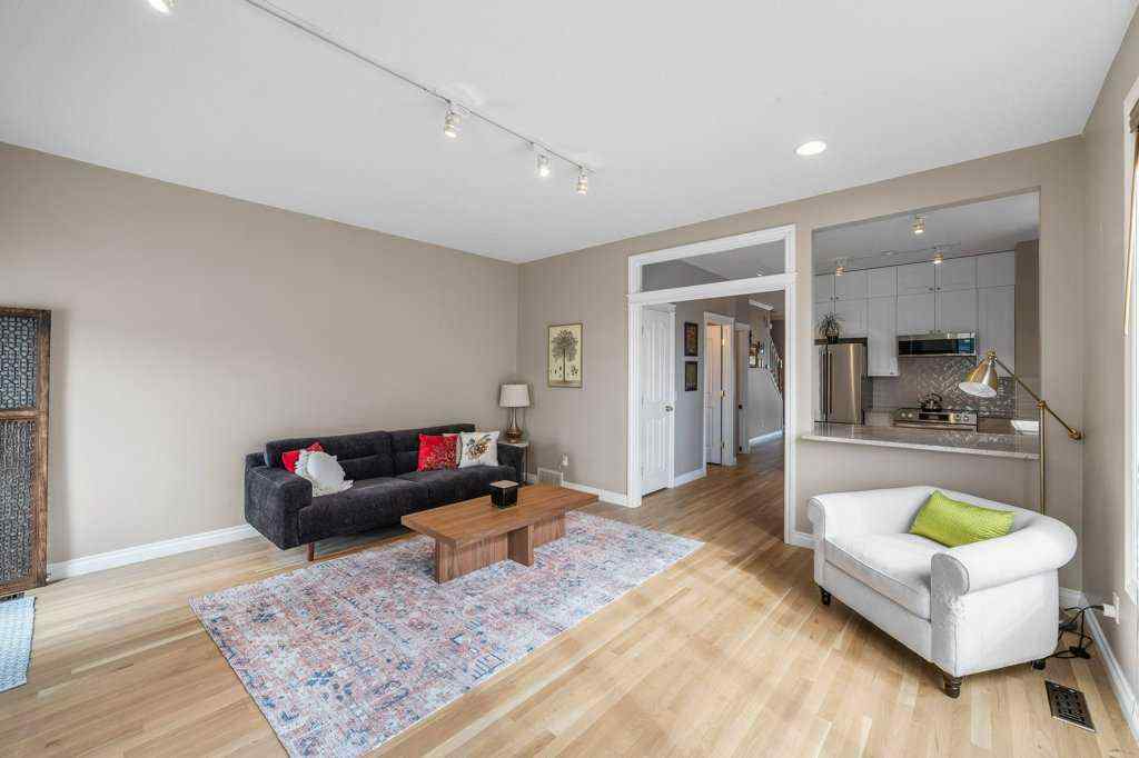 MLS® A2243333 - 1901 33 Avenue SW in South Calgary Calgary, Residential