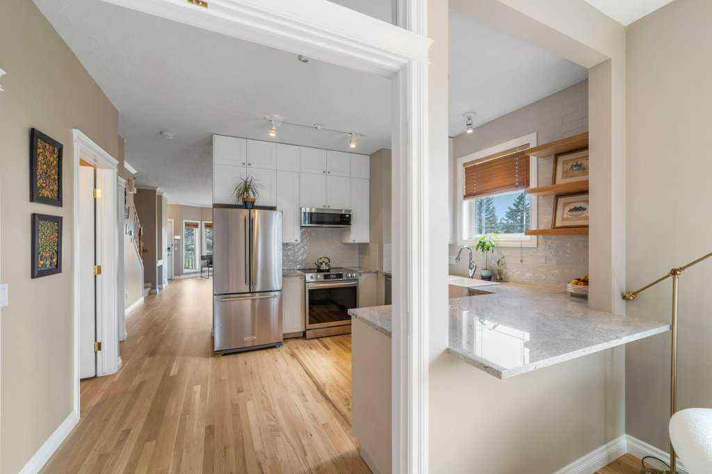MLS® A2243333 - 1901 33 Avenue SW in South Calgary Calgary, Residential