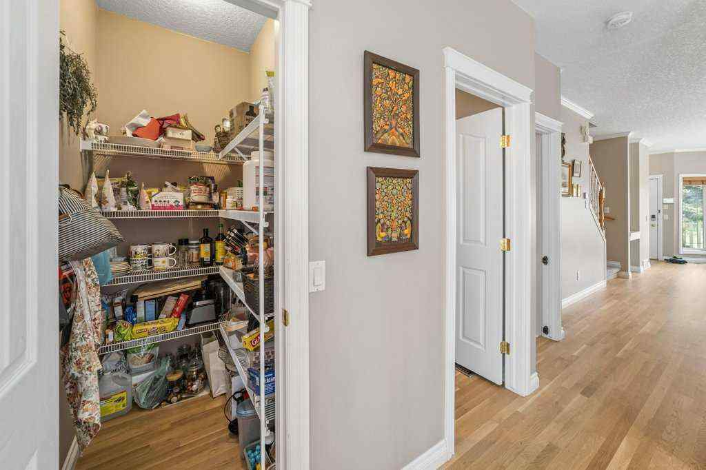 MLS® A2243333 - 1901 33 Avenue SW in South Calgary Calgary, Residential