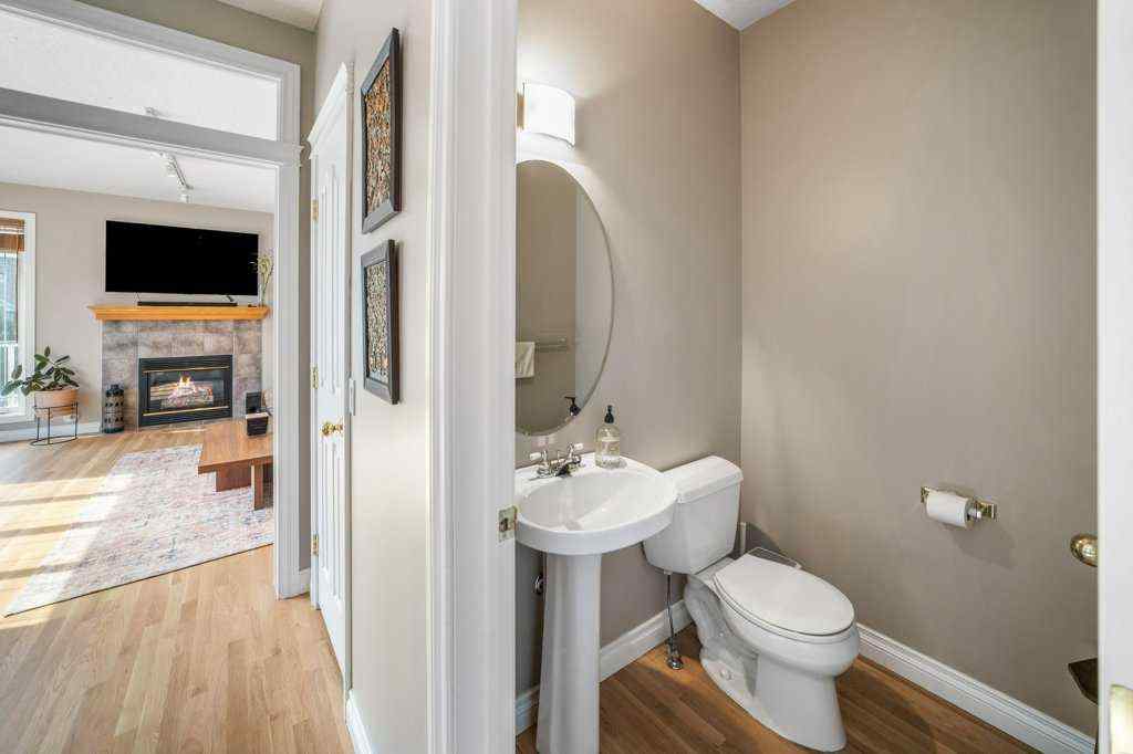 MLS® A2243333 - 1901 33 Avenue SW in South Calgary Calgary, Residential