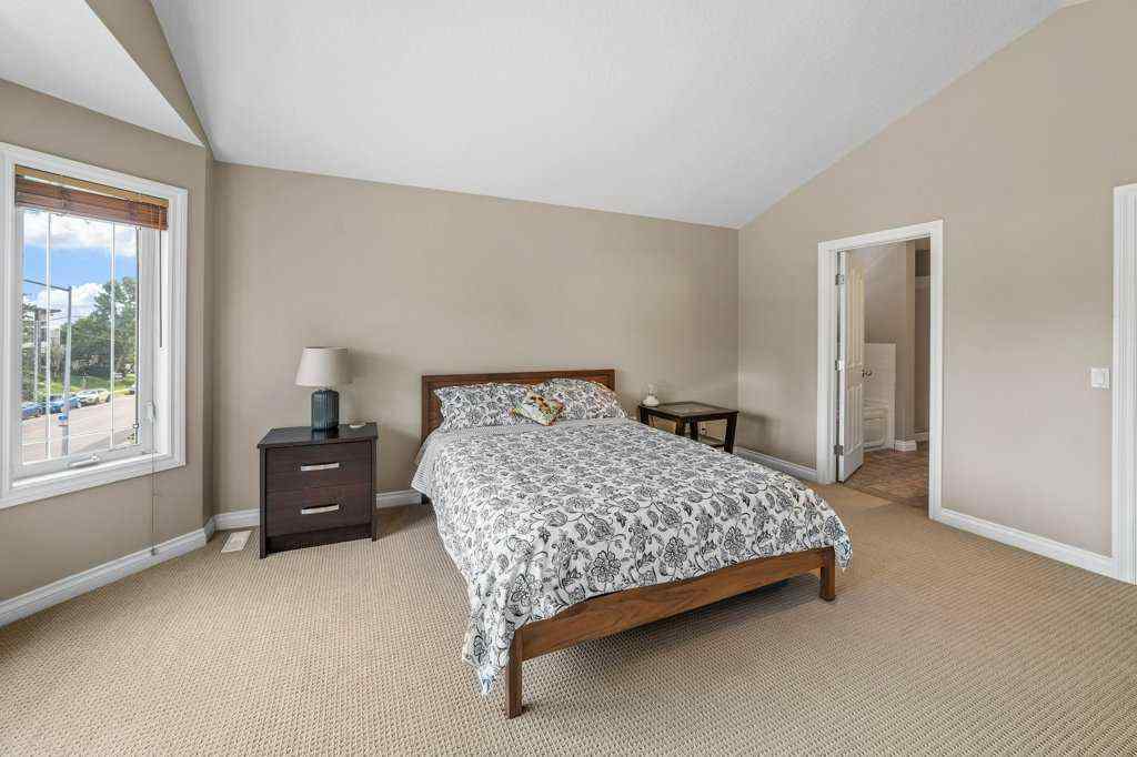 MLS® A2243333 - 1901 33 Avenue SW in South Calgary Calgary, Residential