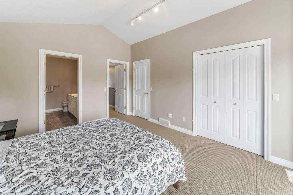 MLS® A2243333 - 1901 33 Avenue SW in South Calgary Calgary, Residential