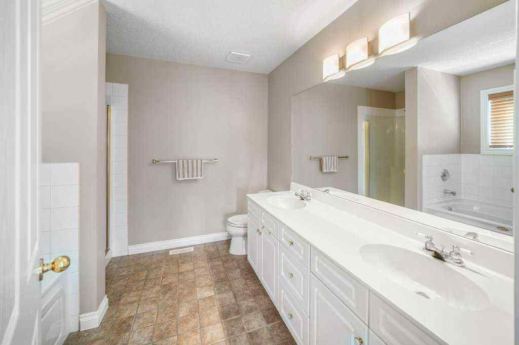 MLS® A2243333 - 1901 33 Avenue SW in South Calgary Calgary, Residential