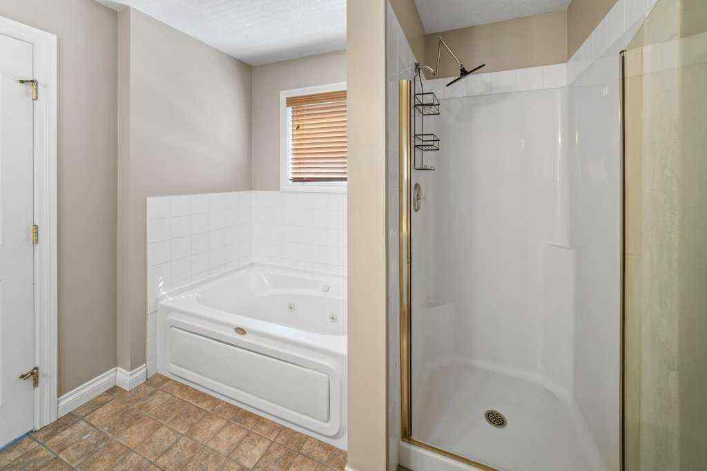 MLS® A2243333 - 1901 33 Avenue SW in South Calgary Calgary, Residential