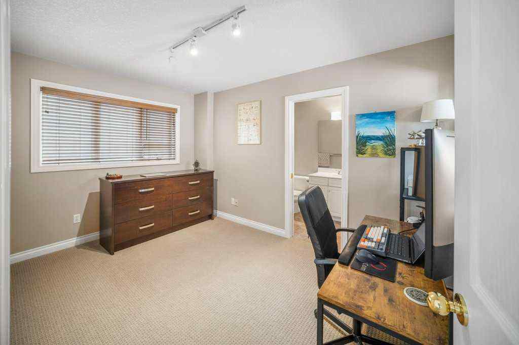 MLS® A2243333 - 1901 33 Avenue SW in South Calgary Calgary, Residential
