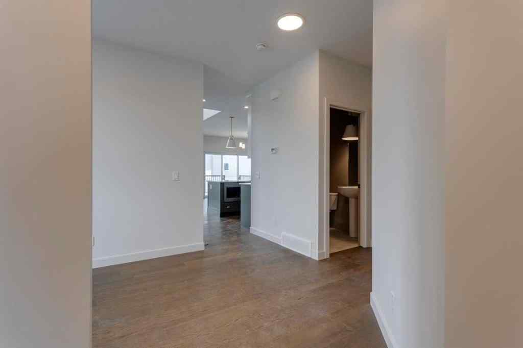 MLS® A2243336 - 21 Bayview Mews SW in Bayview Airdrie, Residential