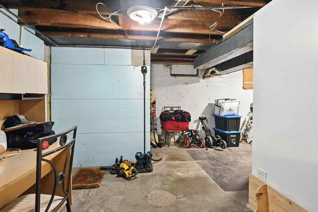 MLS® A2243337 - 1018 Windsor Avenue  in NONE Penhold, Residential