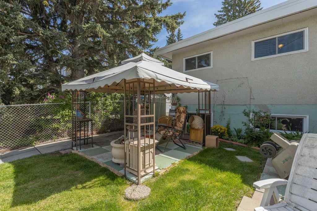 MLS® A2243351 - 3725 41 Street SW in Glenbrook Calgary, Residential