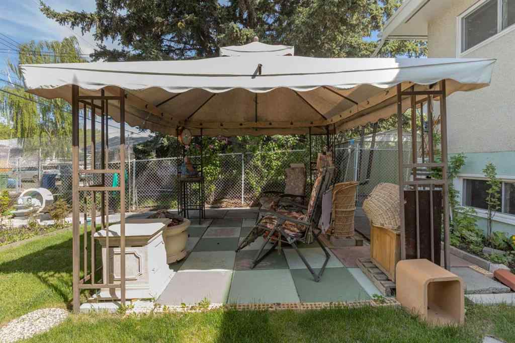 MLS® A2243351 - 3725 41 Street SW in Glenbrook Calgary, Residential