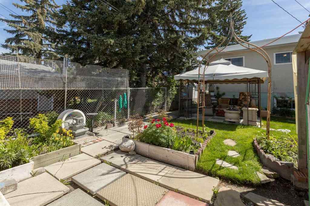 MLS® A2243351 - 3725 41 Street SW in Glenbrook Calgary, Residential