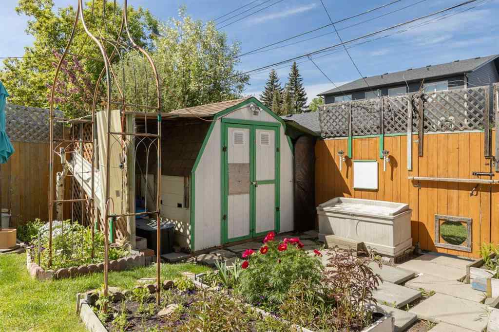 MLS® A2243351 - 3725 41 Street SW in Glenbrook Calgary, Residential