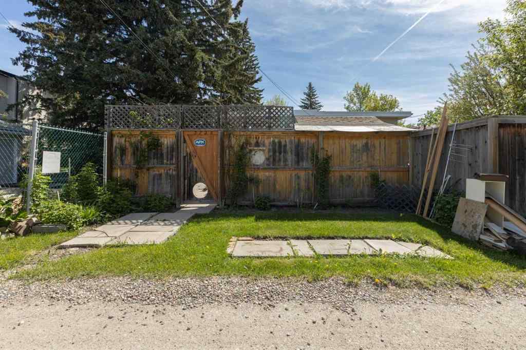 MLS® A2243351 - 3725 41 Street SW in Glenbrook Calgary, Residential