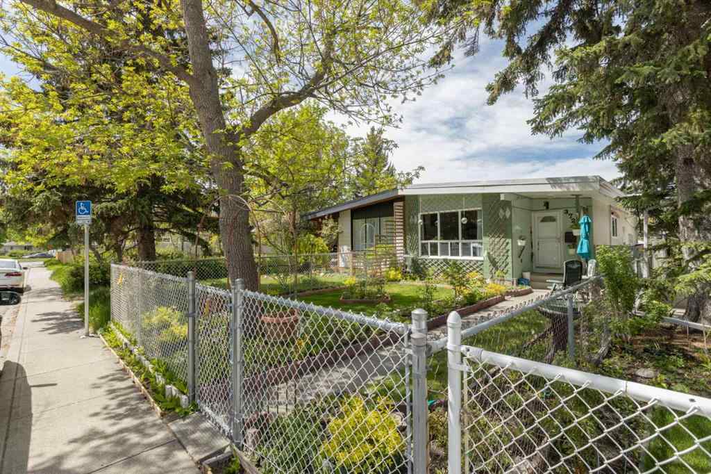 MLS® A2243351 - 3725 41 Street SW in Glenbrook Calgary, Residential