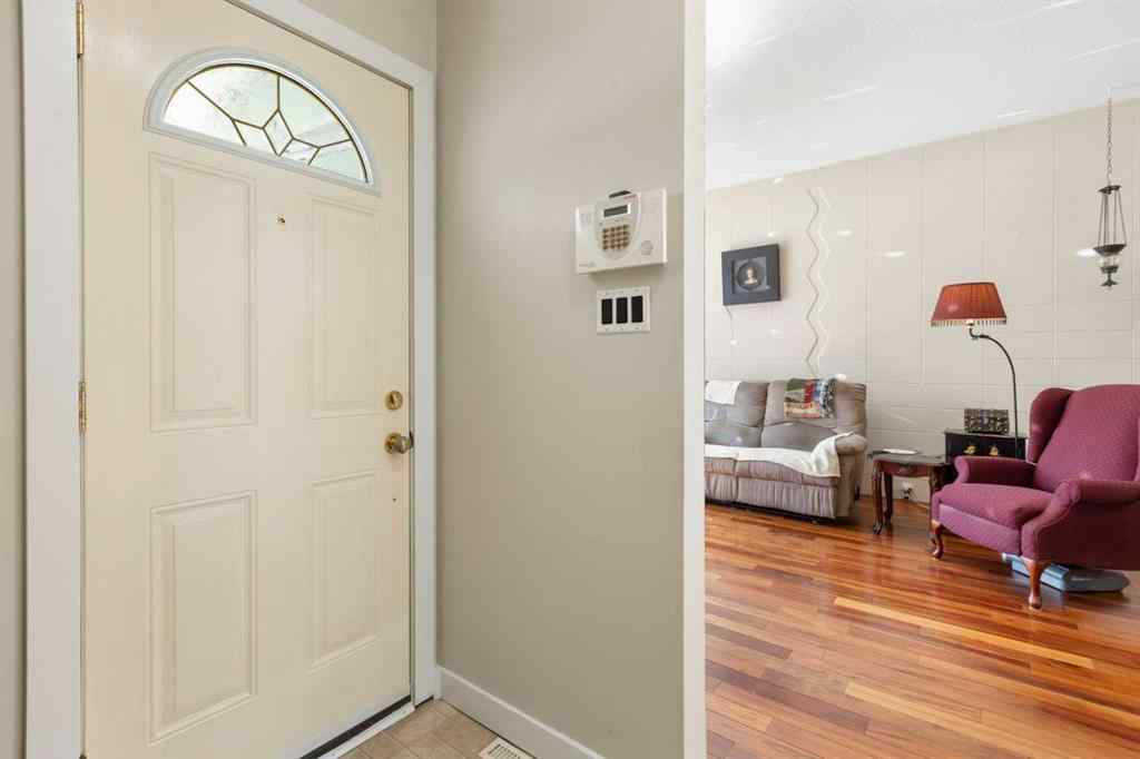 MLS® A2243351 - 3725 41 Street SW in Glenbrook Calgary, Residential