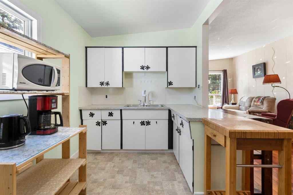 MLS® A2243351 - 3725 41 Street SW in Glenbrook Calgary, Residential