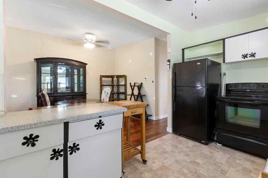 MLS® A2243351 - 3725 41 Street SW in Glenbrook Calgary, Residential