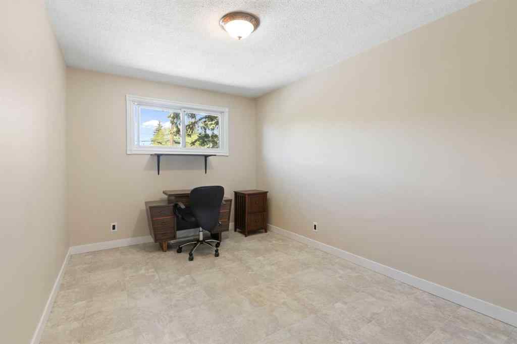 MLS® A2243351 - 3725 41 Street SW in Glenbrook Calgary, Residential