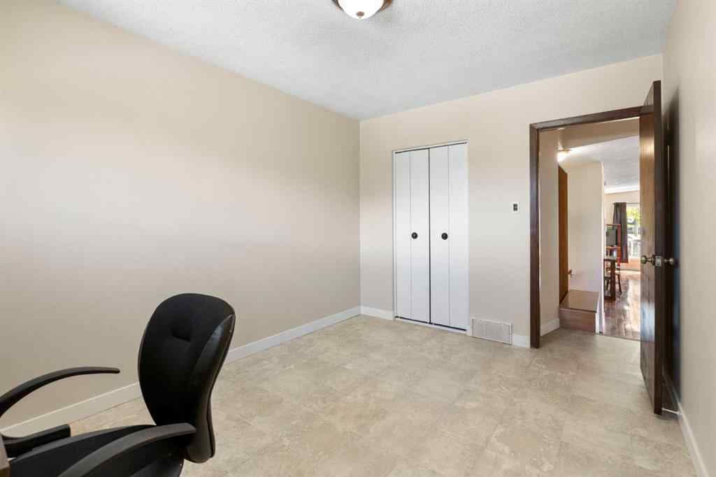 MLS® A2243351 - 3725 41 Street SW in Glenbrook Calgary, Residential